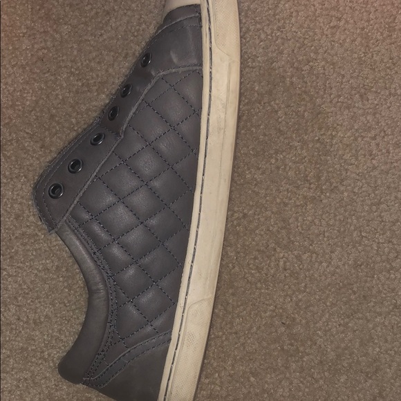 Ugg Gray Sneakers Good Used Condition SIZE 9 - Picture 6 of 8